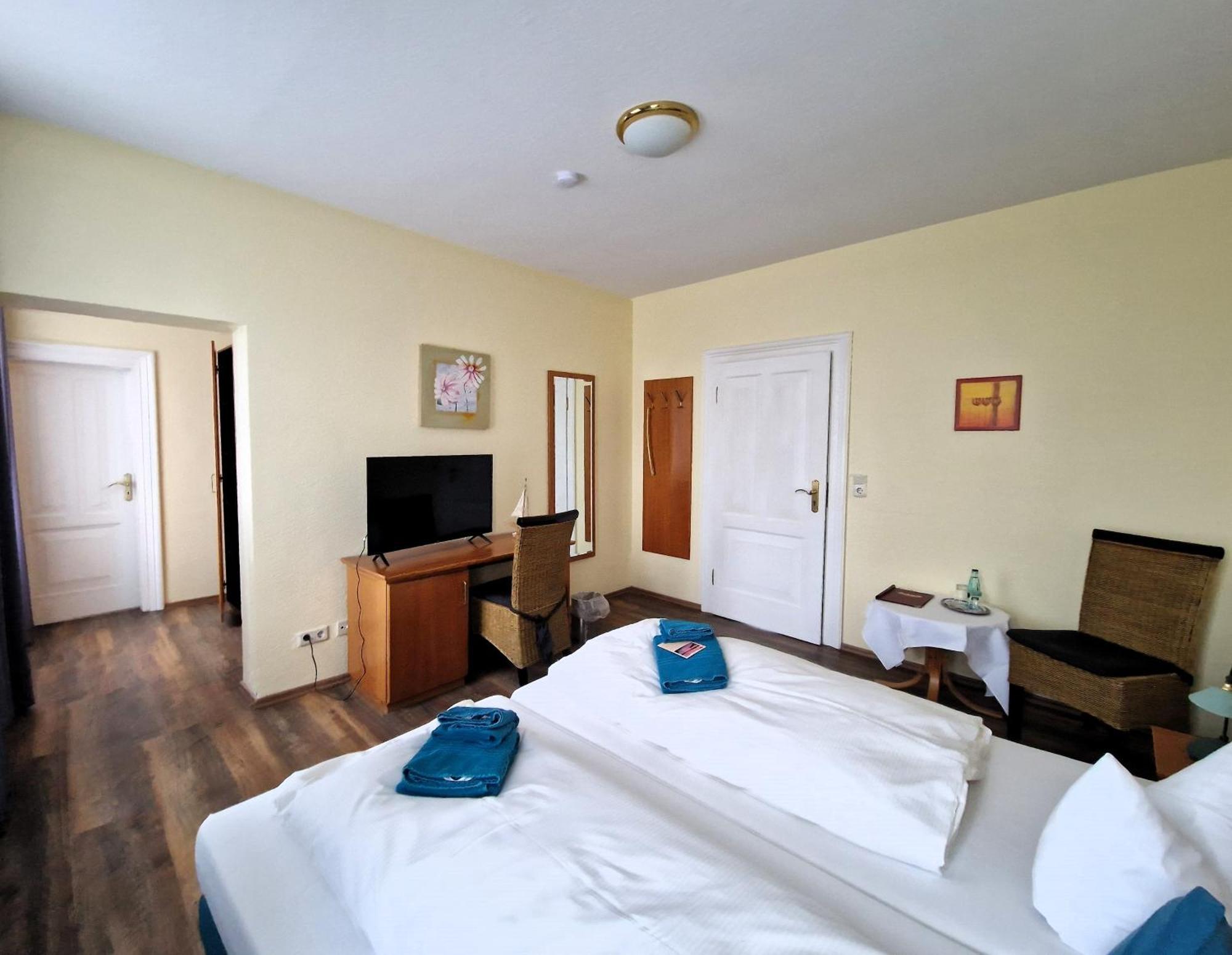Hotel Faehrhaus Niederkleveez Boßdorf 외부 사진