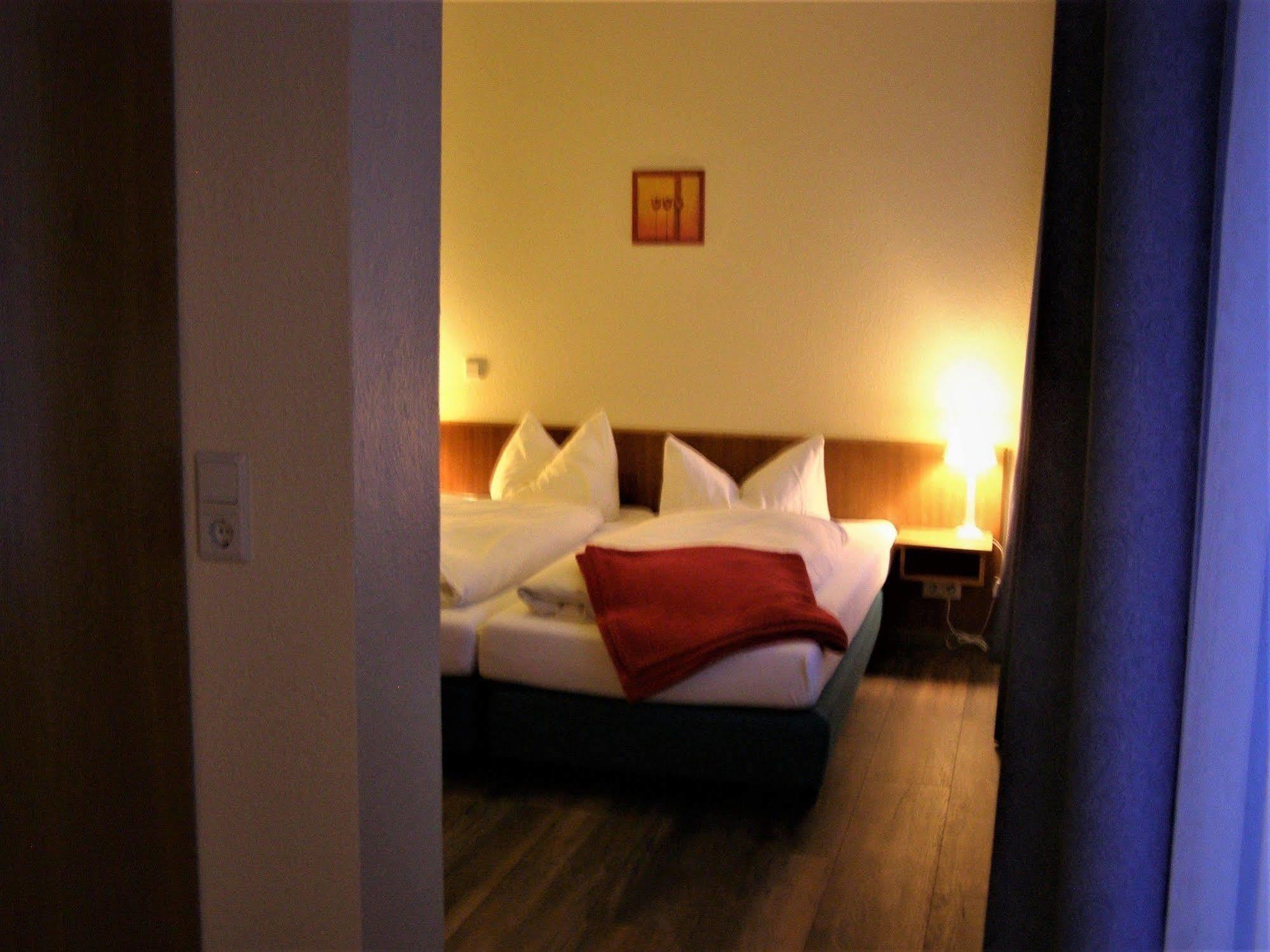Hotel Faehrhaus Niederkleveez Boßdorf 외부 사진